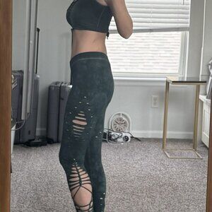 Ahzalhea Dark Green Tie-Dye Cut-Out Yoga Set (Size M)